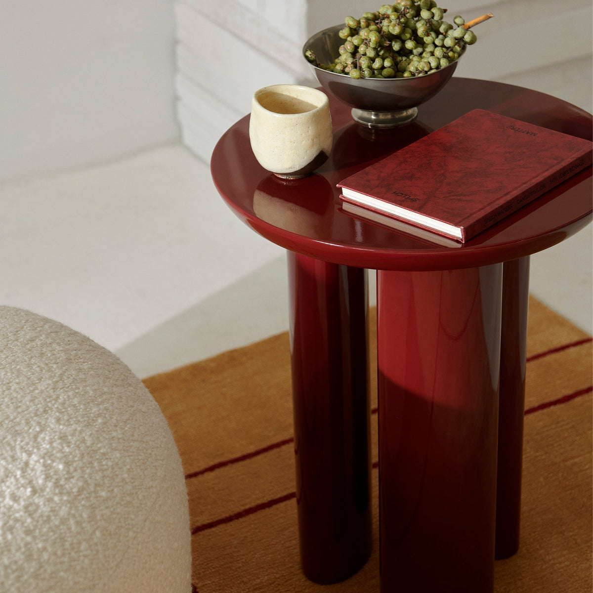 How to combine burgundy: bringing the trend colour home