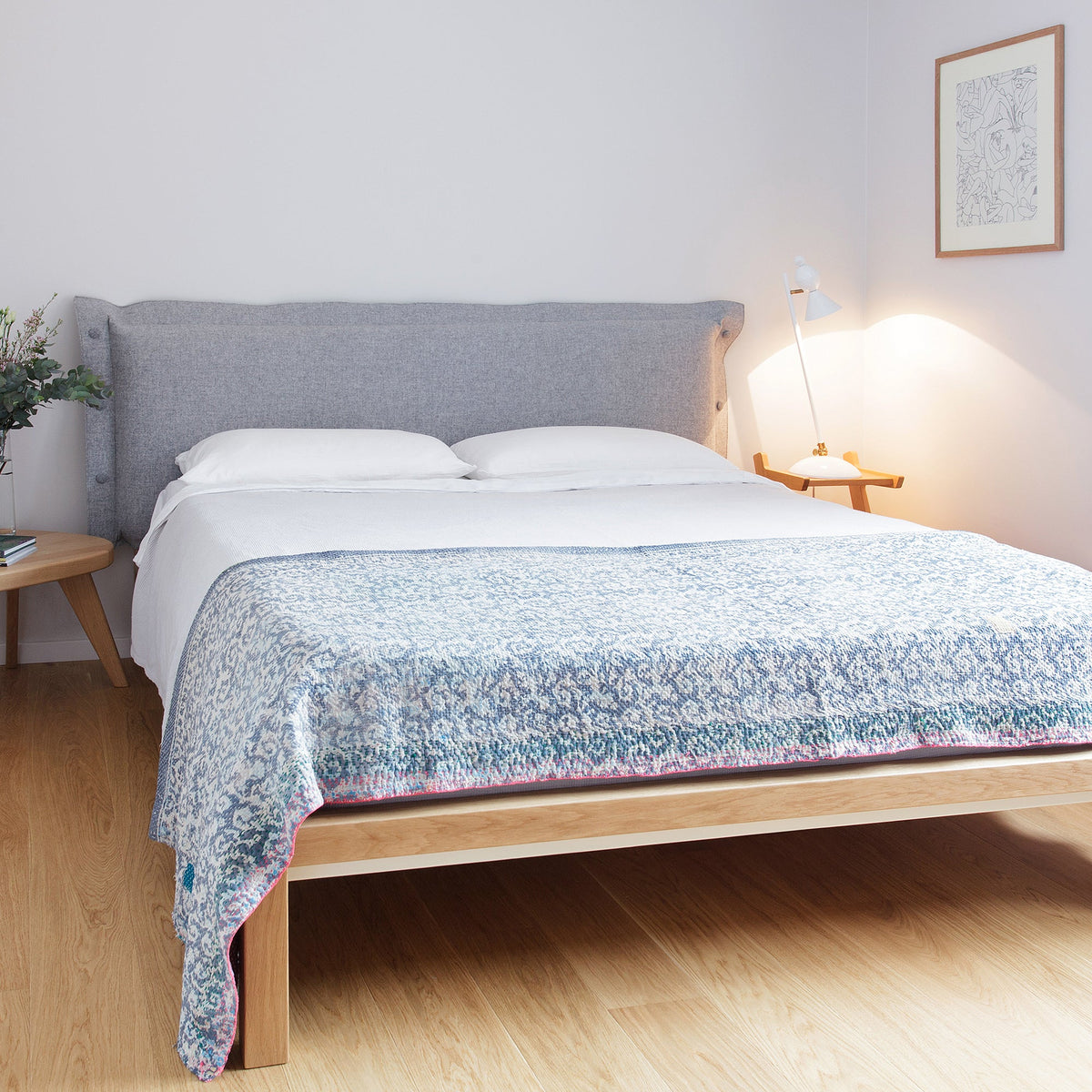 Hans Hansen - Pure bed with upholstered headboard | 160 cm