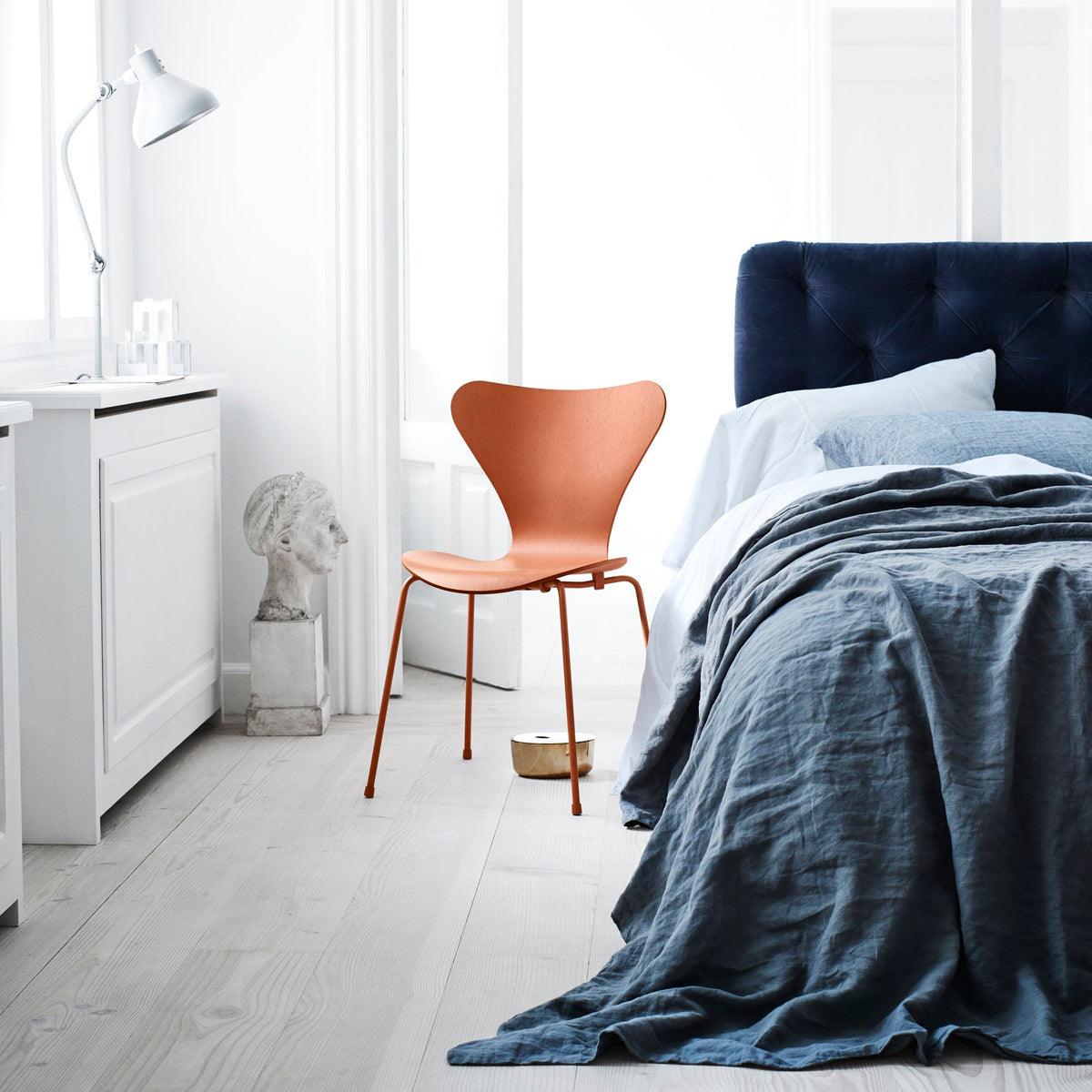 Fritz Hansen - Series 7 chair Monochrome