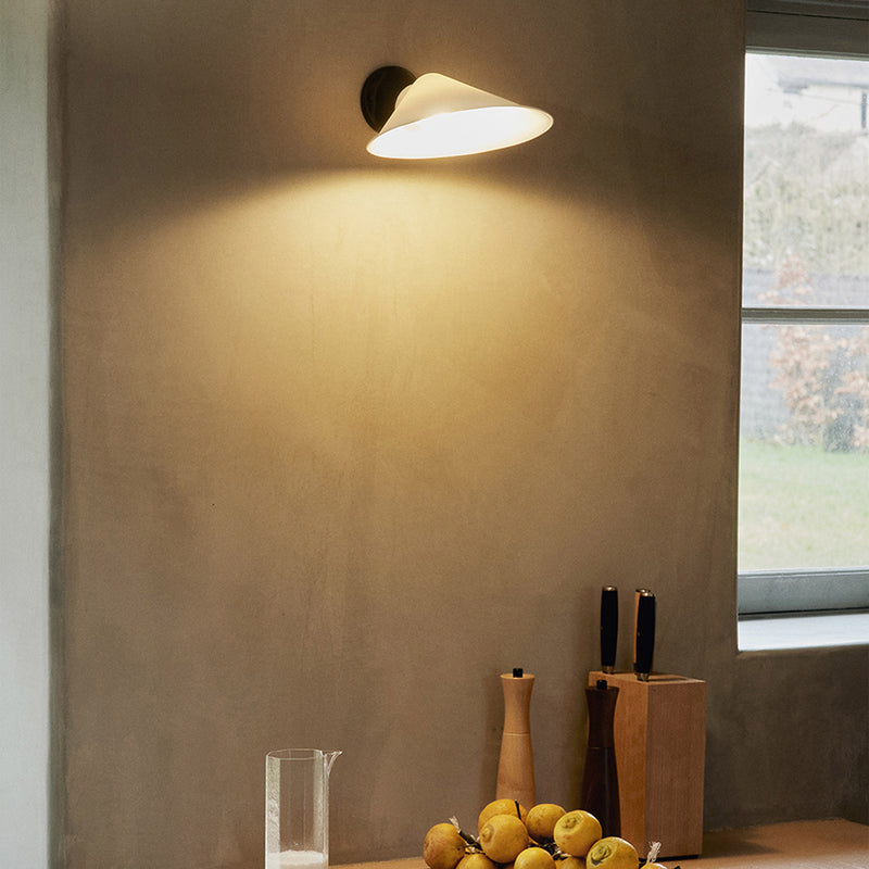 DCWéditions - Plume Porcelain Wandleuchte