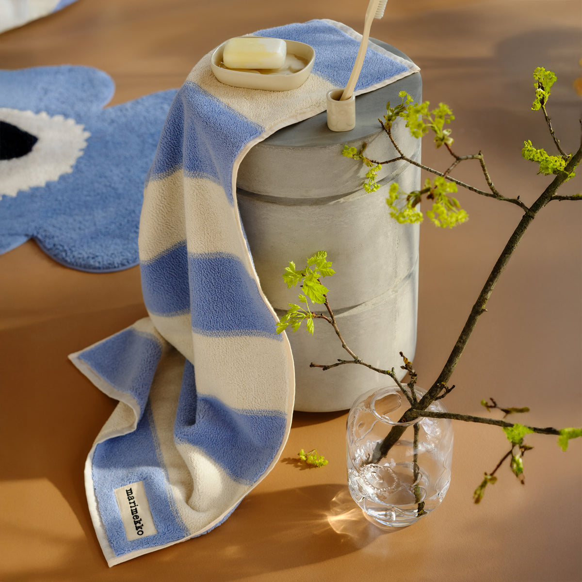 Marimekko - Galleria Handtuch | 50 x 100 cm / hellblau / melon