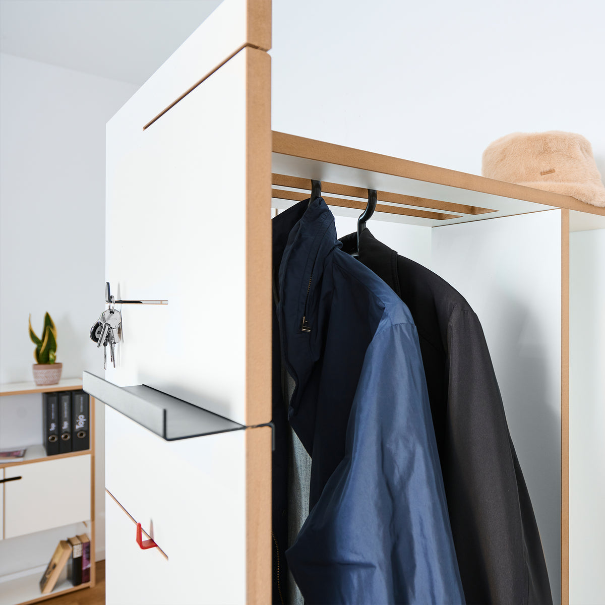 Tojo - Ablage für angeber Garderobe