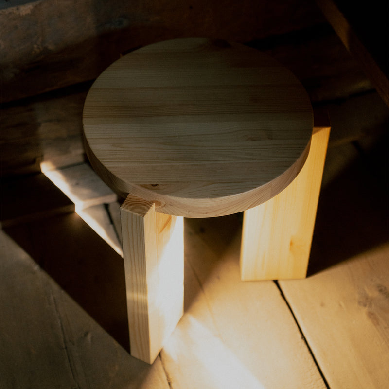Vaarnii - 001 Hocker