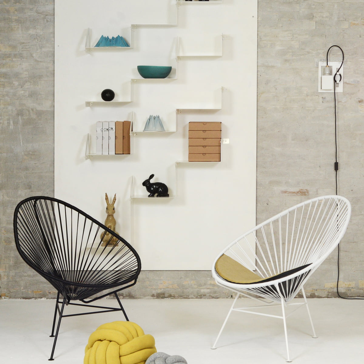 Acapulco Chair schwarz weiss Ambiente